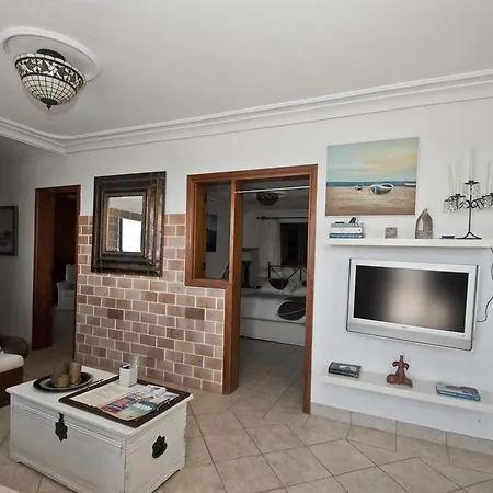 Holiday home Caracoles